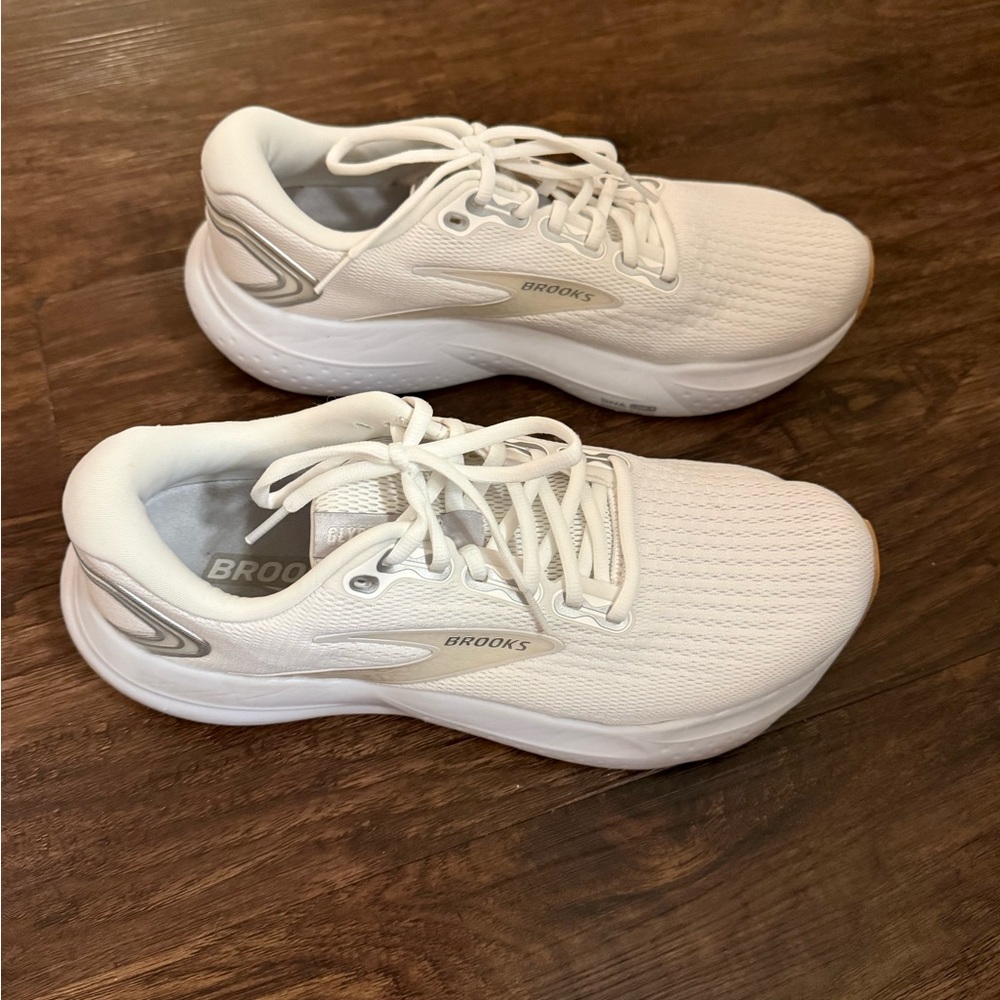Brooks White Mesh Lace-Up Running Sneakers